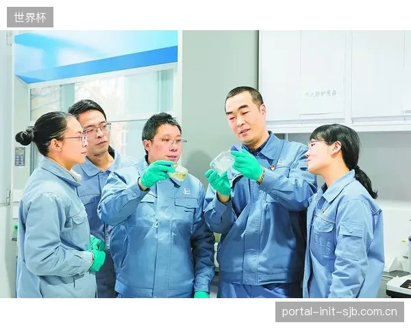偏振涂层虽然提升了视觉体验,但其脆弱性也带来了新的维护难题:高频次的清洁和不可避免的刮擦,是否会使其在两三年内就失去效果? 偏振涂层虽然提升了视觉体验,但其脆弱性也带来了新的维护难题:高频次的清洁和不可避免的刮擦,是否会使其在两三年内就失去效果?